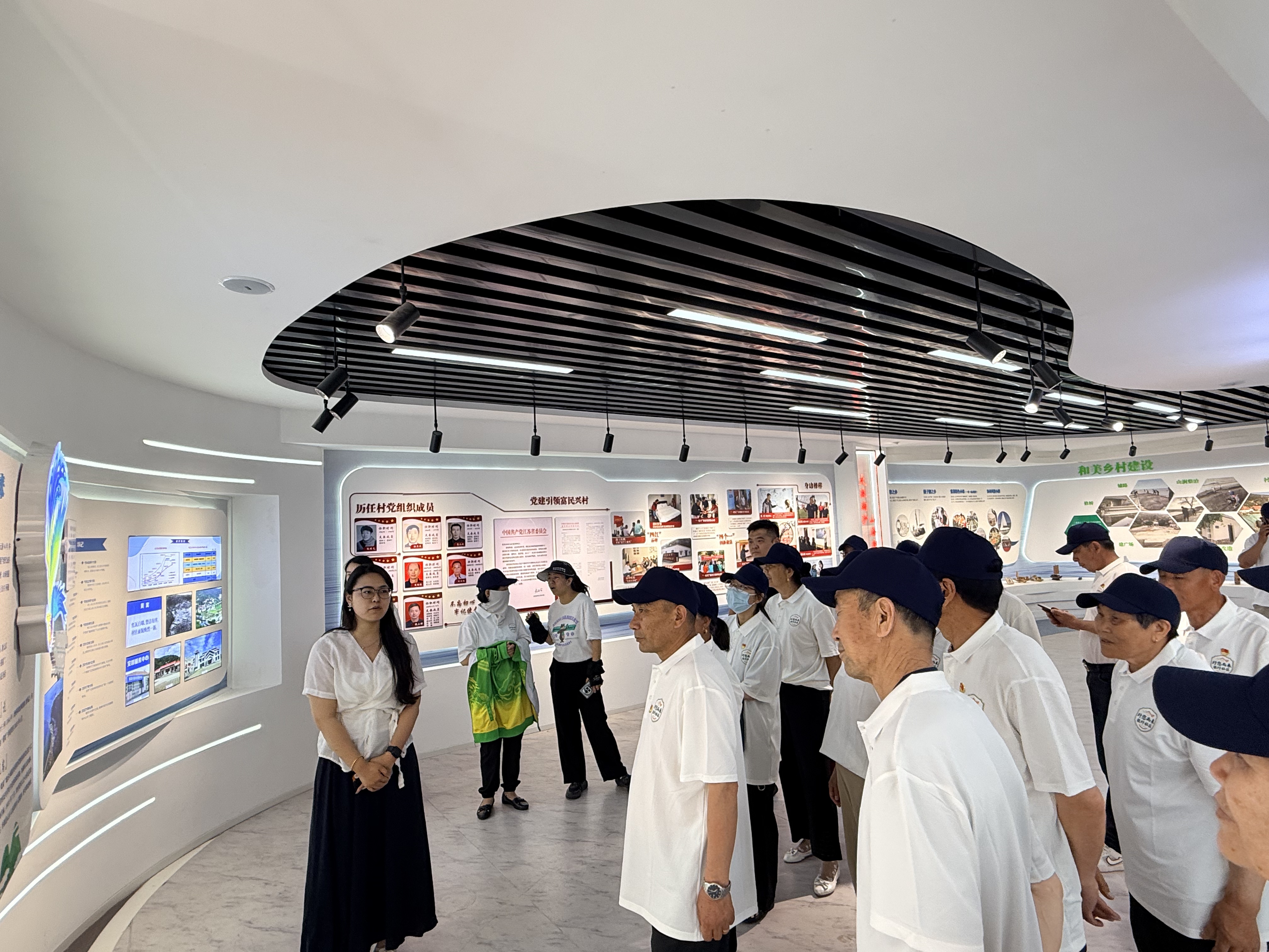 张圩社区参观黄窝村海上红帆实境课堂.jpg