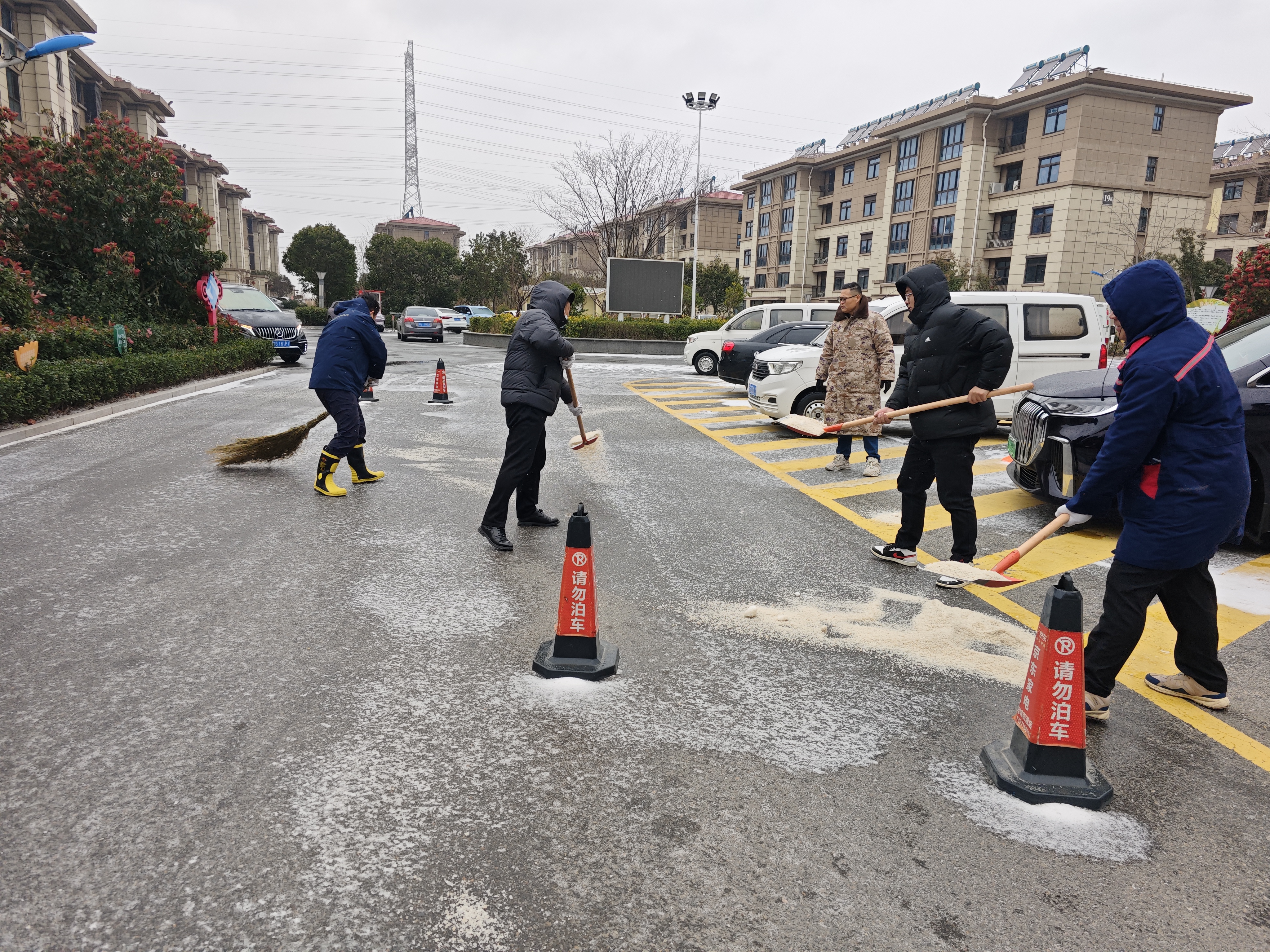 香河村扫雪除冰照片2.jpg