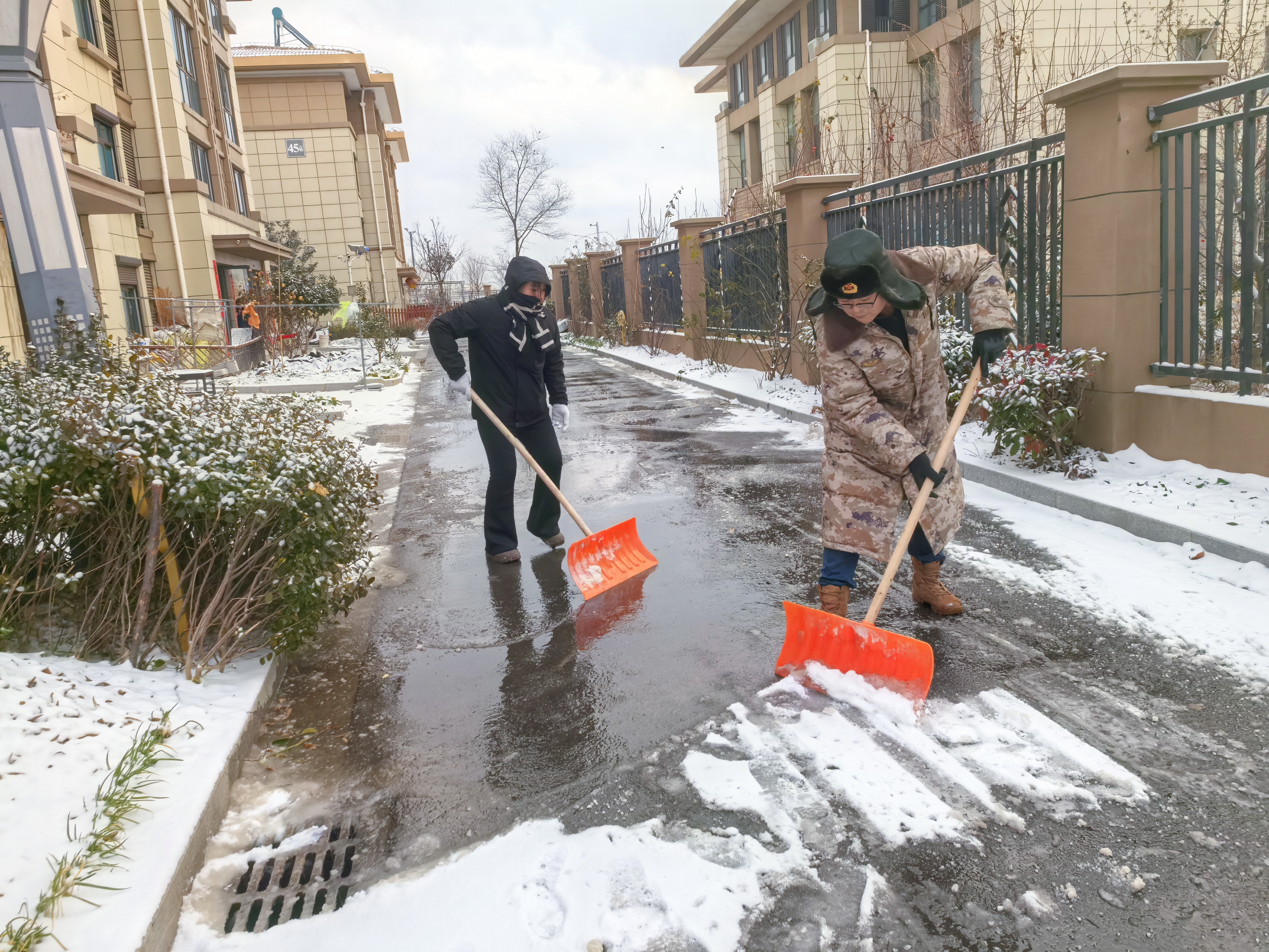 香河村扫雪除冰照片.jpg