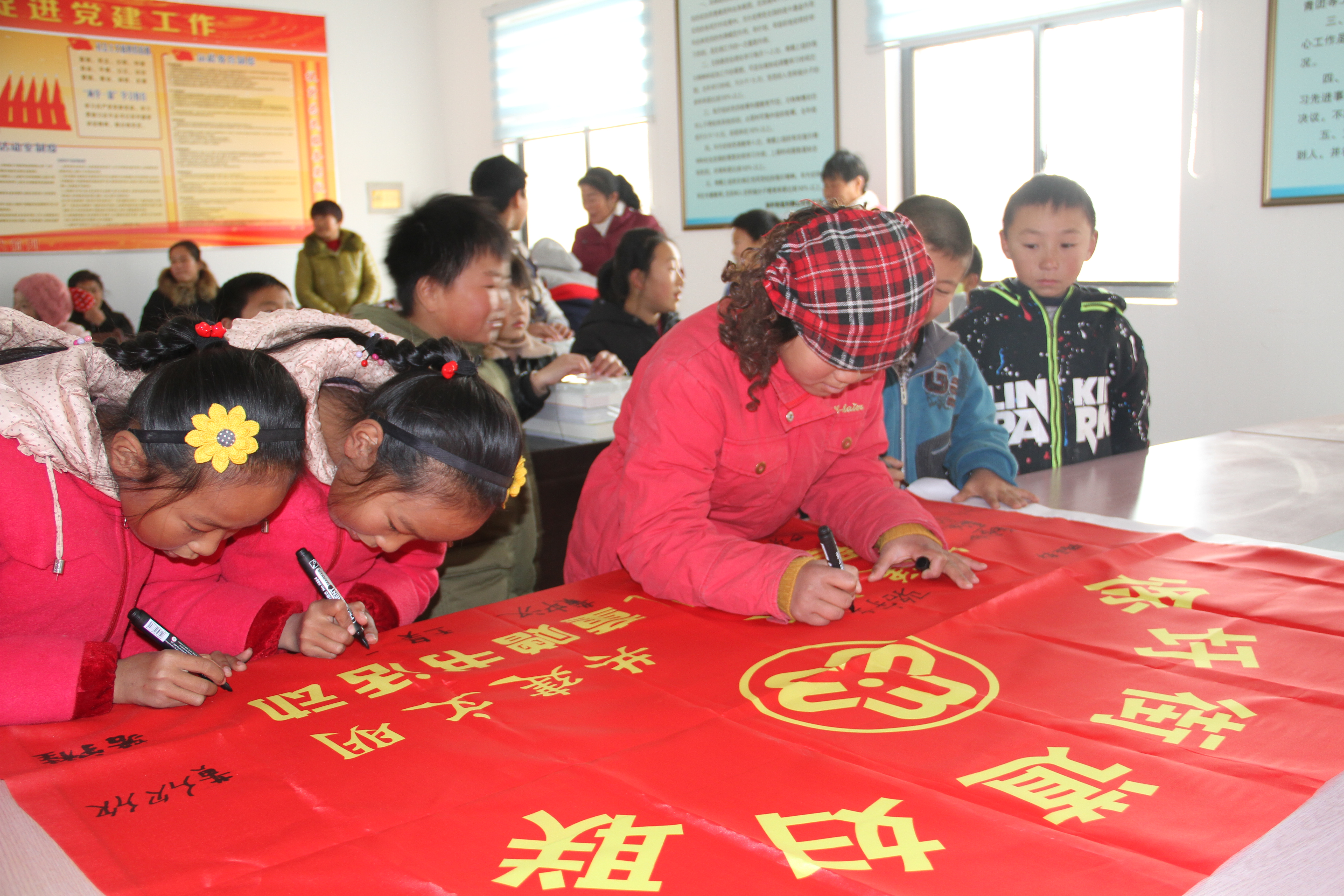 关爱困境儿童.JPG
